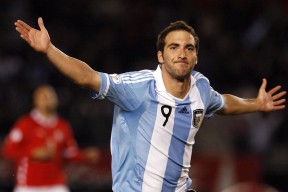 Kaiyun官方登录入口-“意甲豪门拼抢，欧冠入场券暗潮涌动”，欧冠意甲球队